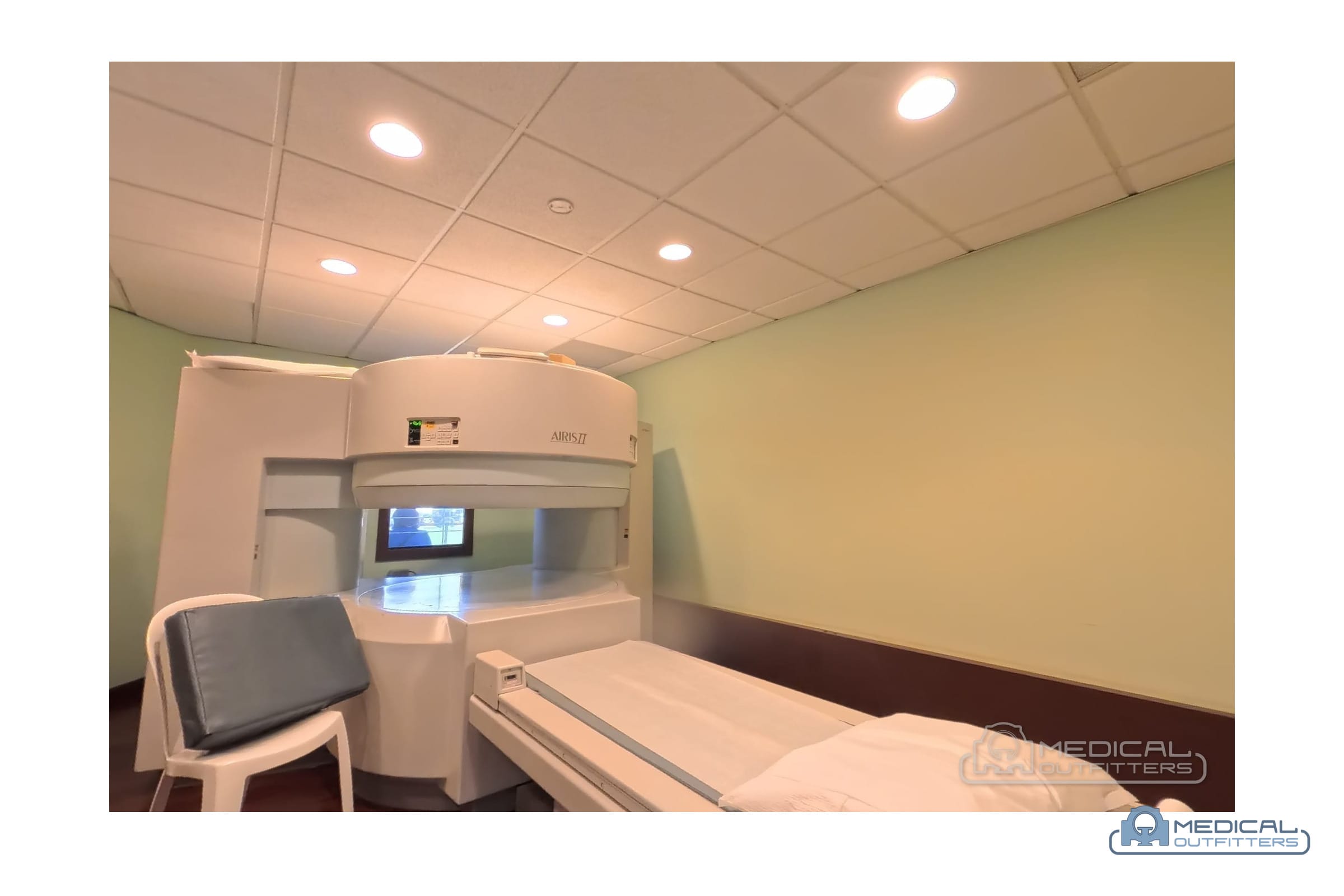 Hitachi AIRIS: AIRIS II installed at a Puerto Rico imaging centre, photographed by our team before its replacement, photo courtesy of Medical Outfitters, with the Medical Outfitters watermark