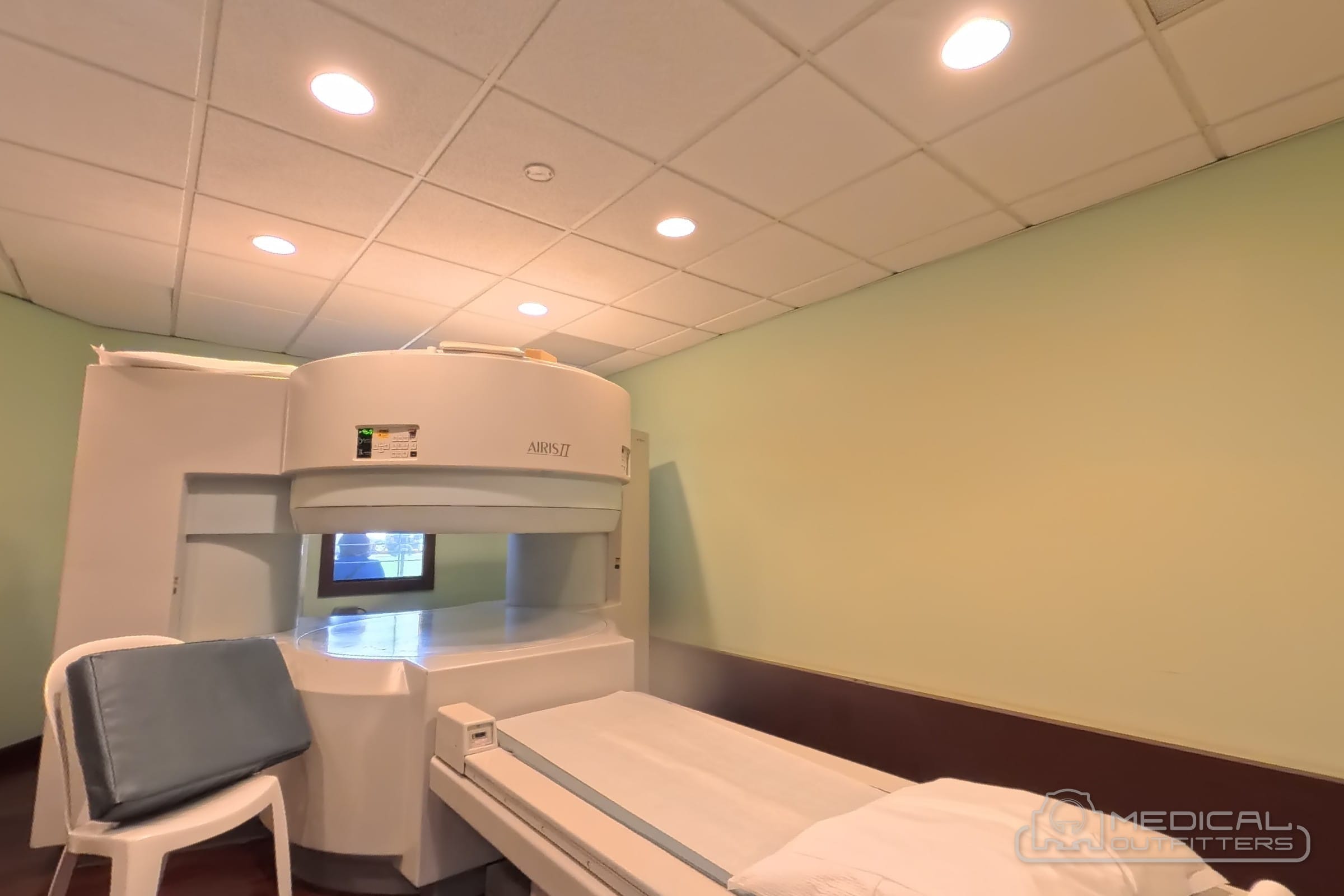 Hitachi AIRIS II open MRI in its original room before replacement by Medical Outfitters in San Sebastian, Puerto Rico