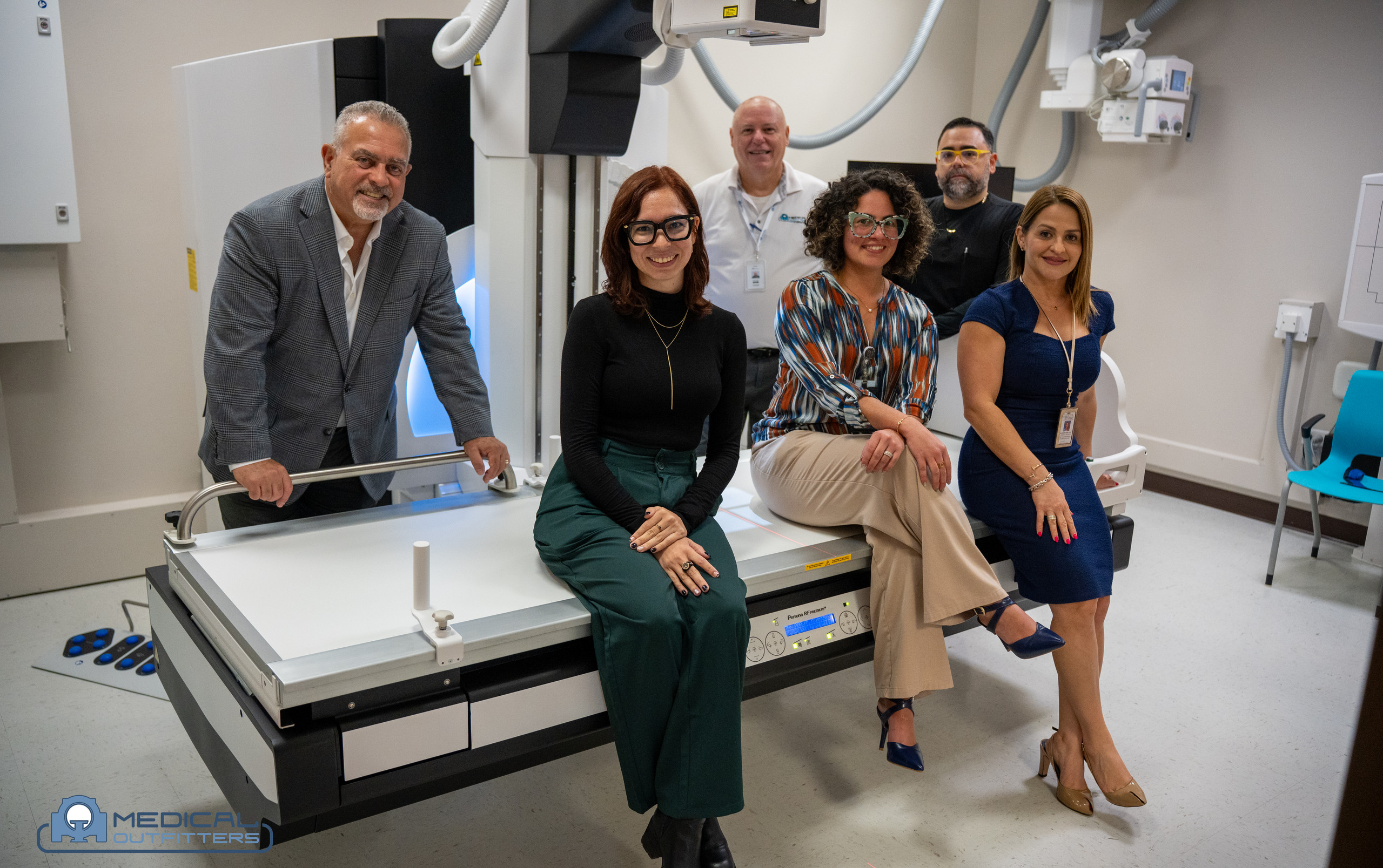 Medical Outfitters team members and Centro Cardiovascular de Puerto Rico y del Caribe imaging staff together beside the Persona RF PREMIUM+ table